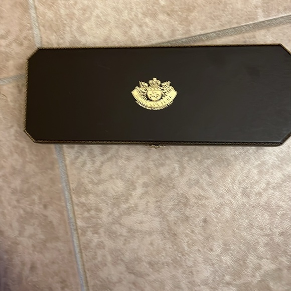 JUICY COUTURE multi strand bracelet made with tiny pearls.gold clasp - Picture 8 of 8